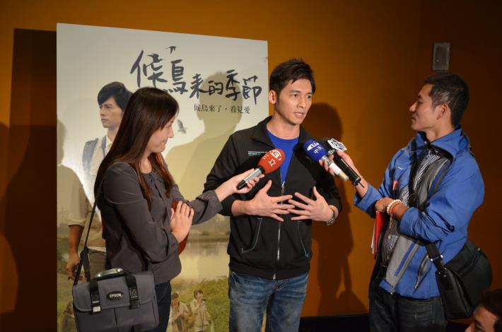 主角之ㄧ溫昇豪接受記者採訪
