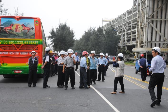 雲林縣議會11日前往六輕廠區訪察新建公共管線進度