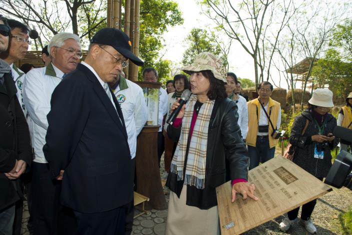 民進黨主席蘇貞昌今（12）上午10時許率其幹部來雲林參觀雲林農業博覽會，蘇縣長為其導覽解說。