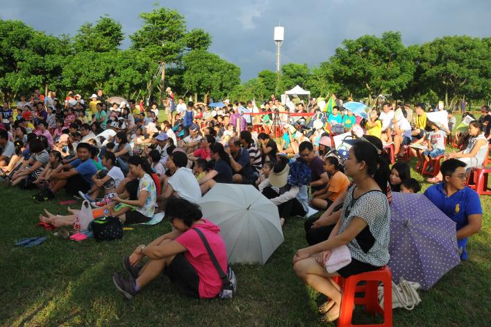 小茶壺兒童劇團精湛表演，獲得現場近千位遊客喝采