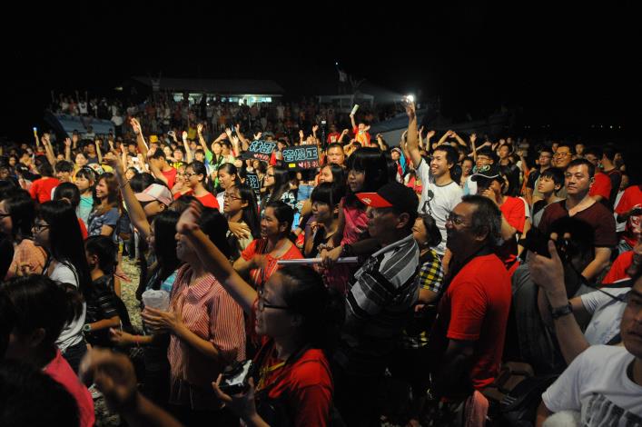 2014海口音樂祭，17日晚上在台西海口生活館廣場熱鬧展開，現場人山人海，相當熱鬧