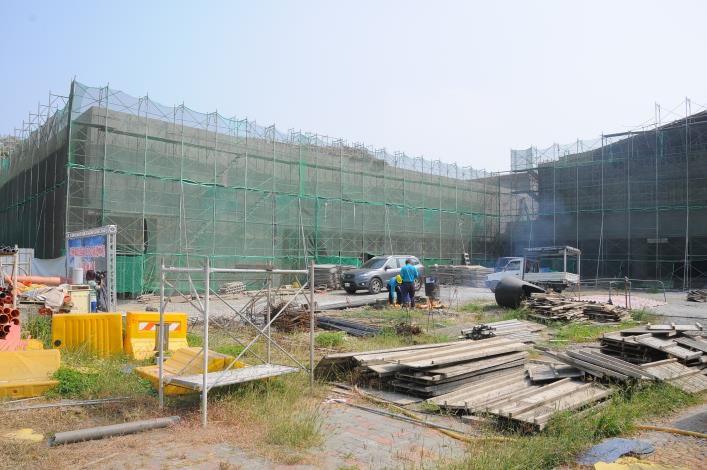 文化中心由陳玉霖建築師事務所規劃設計與監造，國芳營造有限公司興建，已超前進度，可望明年年初完工。