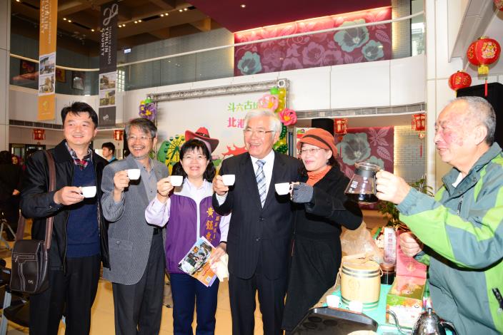 縣長李進勇、議員黃鈺惠、斗六市長謝淑亞邀請全國遊客來雲林喝咖啡