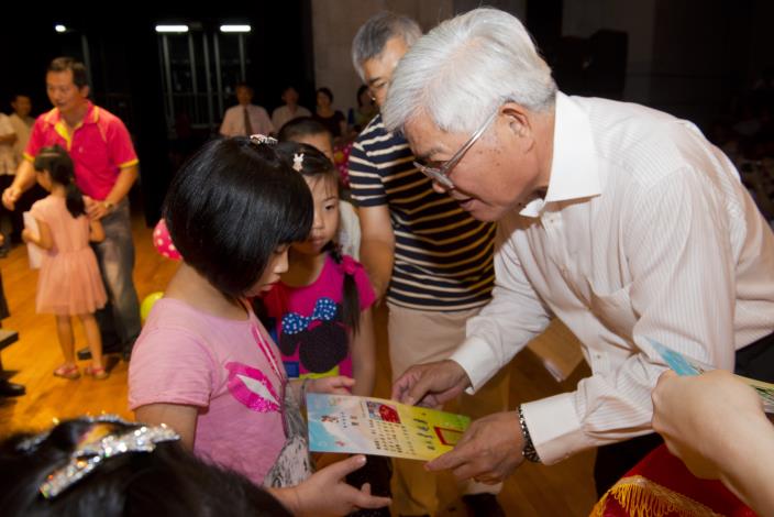 李縣長主持第二十五屆兒童美術比賽頒獎典禮