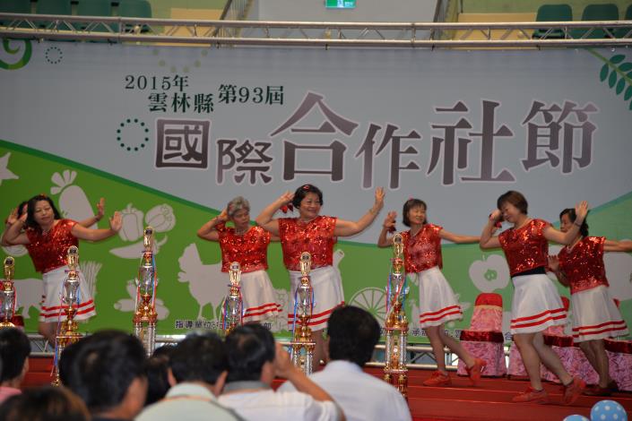 斗南鎮農會的家政媽媽---水晶晶舞蹈表演
