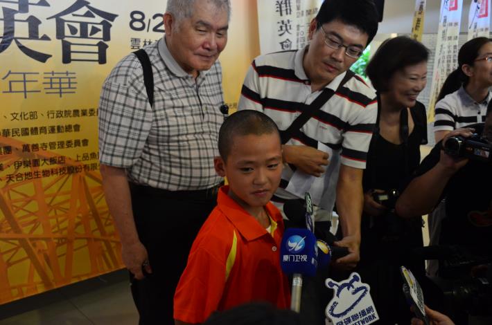 年僅八歲武僧趙鎮煌靦腆接受訪問。