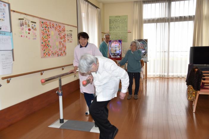 日本「長照老人介護中心及護理之家」環境清幽、設備完善。
