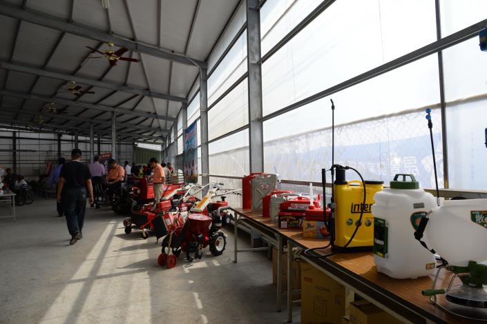圖為去年4月17日於虎尾鎮國來田莊溫室舉辦「新型噴霧車、農機具展示暨農機具簡易保養、維修課程」中展示之農機具。