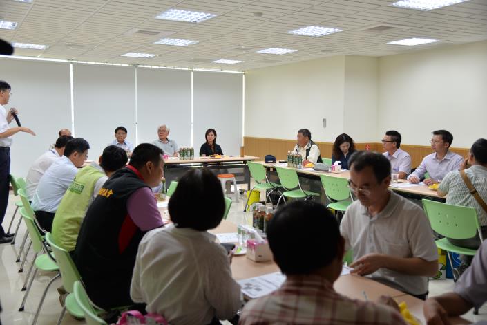 屏東縣長潘孟安率縣府團隊10多人至雲林縣參訪綠能產業