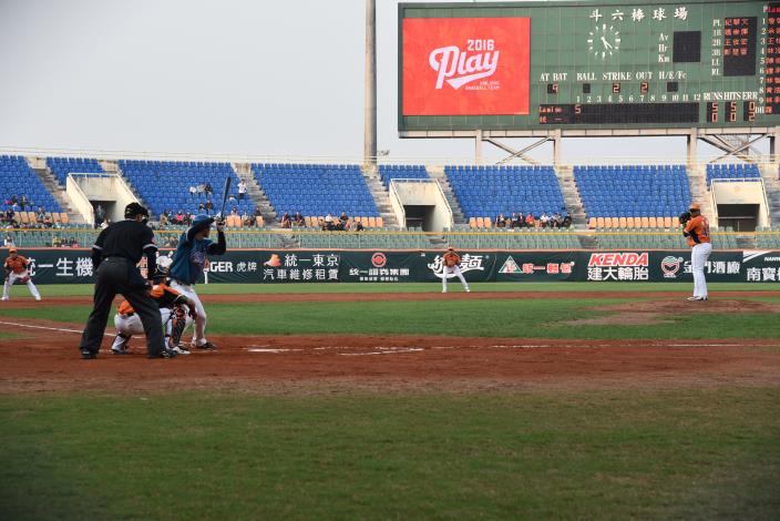 斗六棒球場於今年在縣府邀請下，由「統一7-Elevsn獅」球團認養為主場。