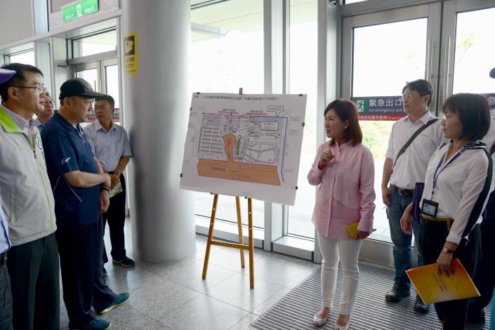 副縣長張皇珍今特地到高鐵會勘2017台灣燈會交通動線。