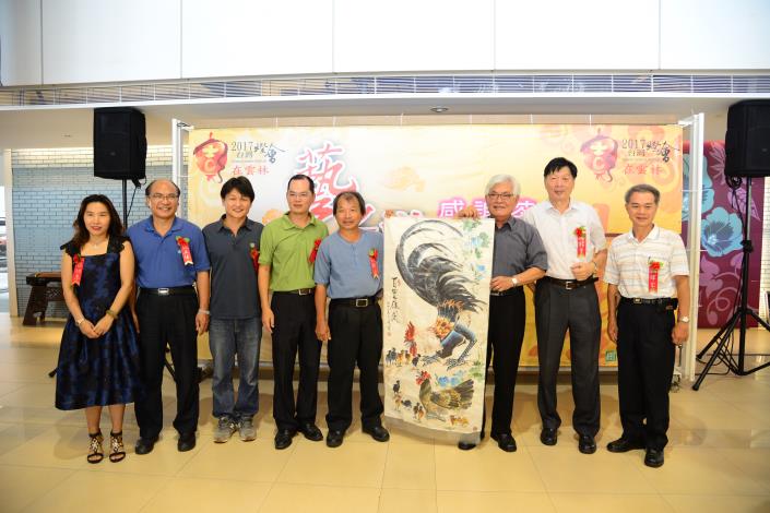 萍風藝術學會致贈「百里雄風」國畫給予縣府。