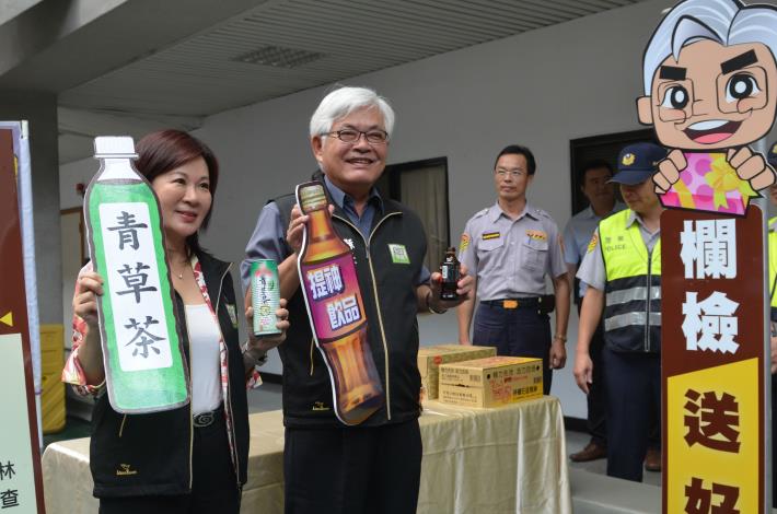 6月27日雲林縣警察局舉辦路邊「臨檢送好康」活動
