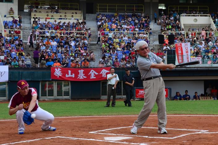 華山基金會2016愛老人明星公益棒球賽