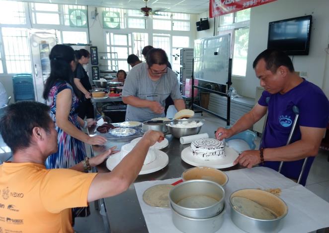 參訓學員從完全沒有烘焙經驗到能熟練製作豐富多樣的各類烘焙製品，職訓成效著實令人驚喜。