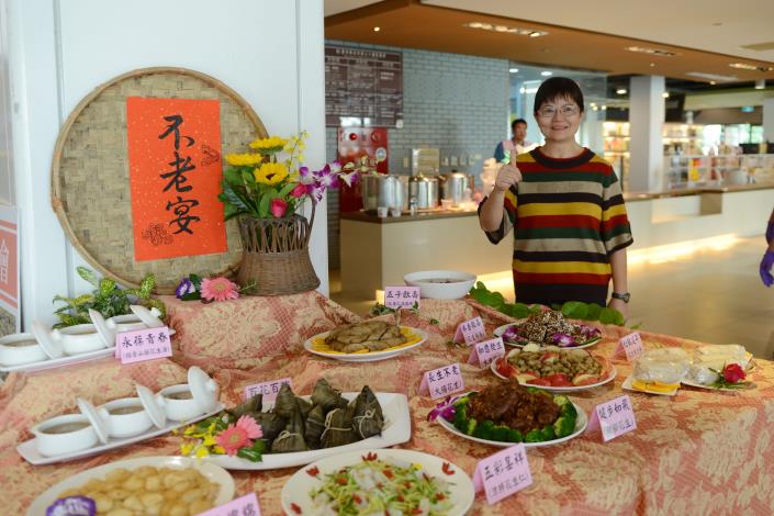 虎尾鎮農會總幹事黃鈺惠大力推薦花生製作的各項菜餚