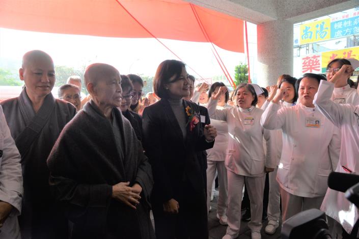 2019年開端，大林慈濟醫院斗六診所歡喜迎接升格為醫院，5日上午由證嚴法師親臨主持啟業揭幕。