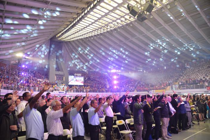 上萬人湧進斗六體育館參與全國聖體大會