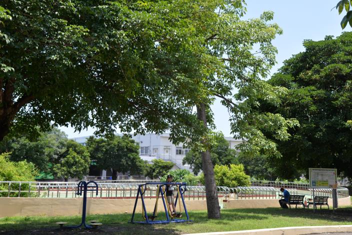 雲林縣綜合社會福利館，結合「虎尾鎮立圖書館」和「戶外籃球場」一靜一動場域，為鄉親提供綜合性多功能社福園區。