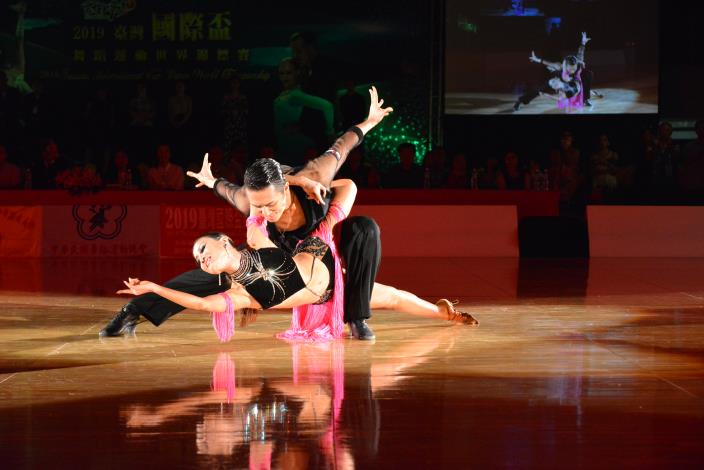 2019臺灣國際盃舞蹈運動世界錦標賽10日在雲林縣立體育館登場，多國選手同場較勁。