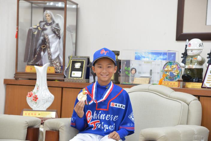 鍾亦恩率隊勇奪第37屆IBA世界少年軟式棒球錦標賽冠軍