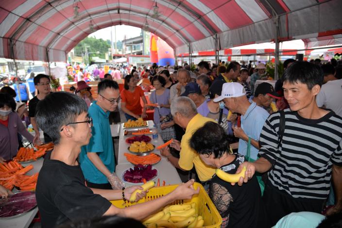 2019 林內鄉紅透台灣網室綿綿木瓜香暨農特產品展售活動，民眾踴躍參與。