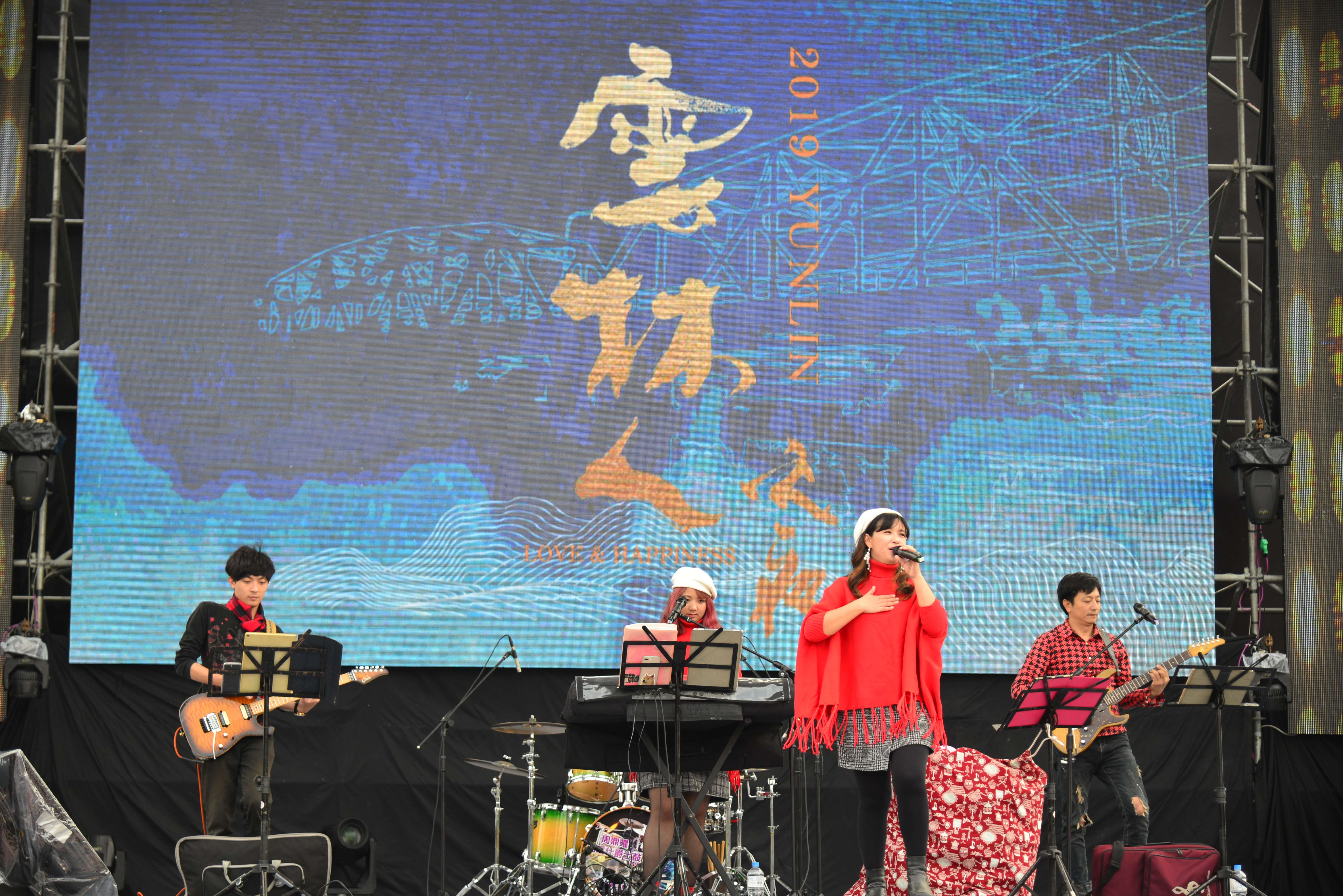 主舞台區安排樂團演出、泡泡秀、魔術秀等表演。