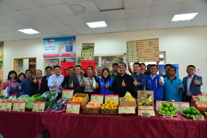 台灣豐禾公司與馬來西亞陳三捷集團在縣府及縣農會牽線下，今日簽署合作意向書，要將雲林優質農產品外銷到馬來西亞。