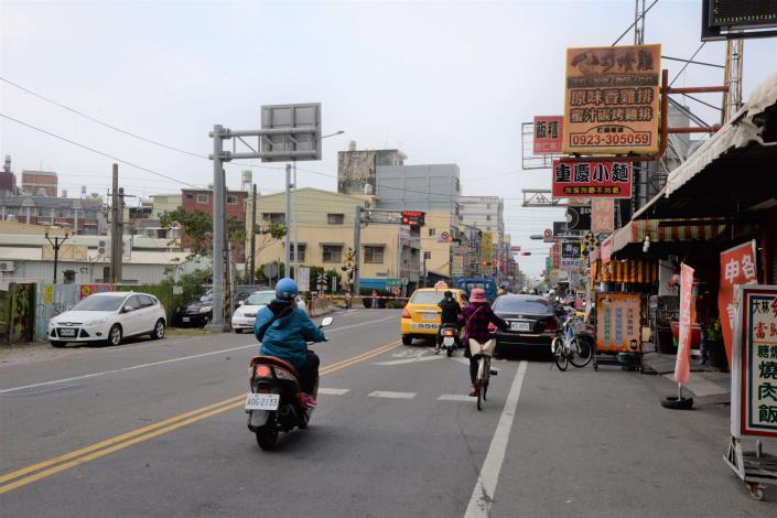 斗六市鎮北路平交道車流量高，每逢下班時間常塞車，民眾抱怨連連。