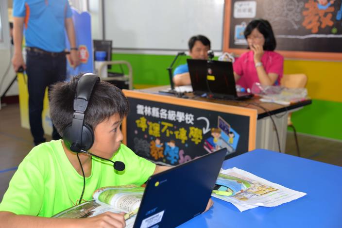 而斗南國小現行使用的Zoom軟體，由開課老師申請帳號後，提供網址讓學童免帳號登入上課，