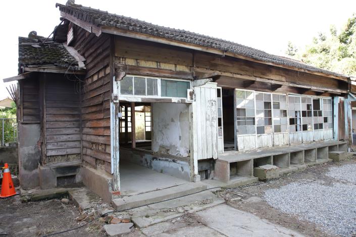 「歷史建築斗南國小日式宿舍」於1945年日治時期興建，在斗南地方社區、藝文界人士及公部門的協力下，於100年公告登錄為本縣歷史建築。