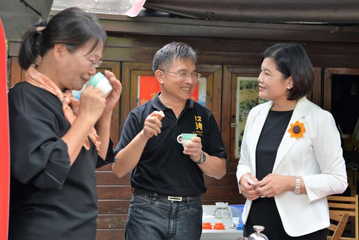 嵩岳咖啡獲得臺北國際咖啡節第三屆金杯獎最佳台灣咖啡獎 張麗善縣長親賀
