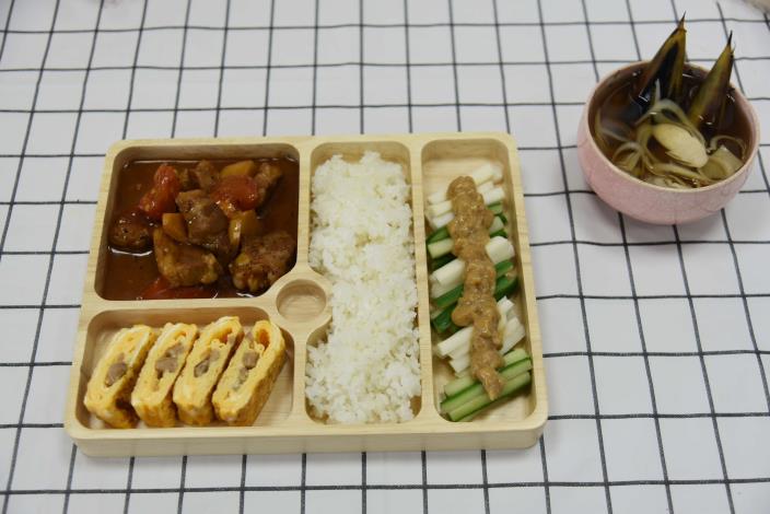 斗南食物日營養午餐選用雲林優質農漁畜產品，由生態廚師留安昇設計