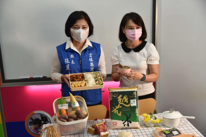 縣長張麗善、斗南鎮農會總幹事張燕容共同推廣「斗南食物日」