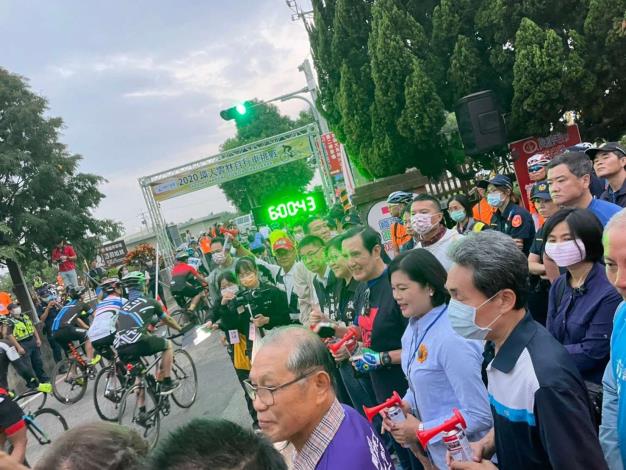 馬前總統張縣長為自行車賽鳴槍起跑  2020環大雲林自行車挑戰賽熱鬧登場