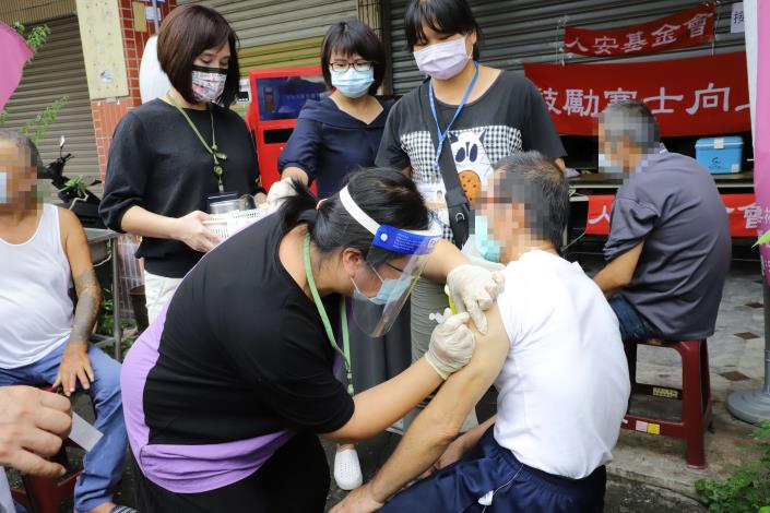 縣府協助街友接種疫苗