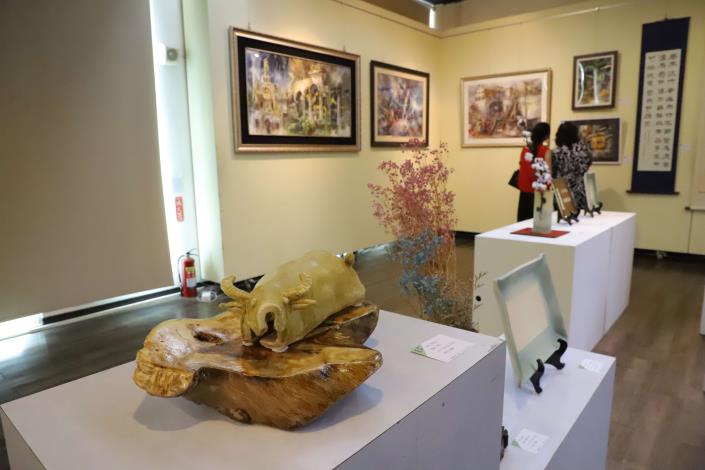 環球科大藝術家作品聯展，作品各具特色。