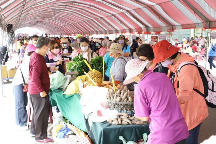 今日活動還安排農特產品展售，吸引不少民眾參與。
