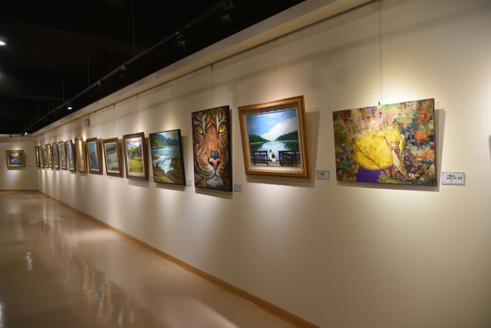 本展展出作品約50件，集合本縣油畫愛好者40多名會員之作品。