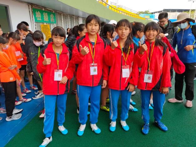 北辰國小4位女同學打破400與800公尺接力紀錄