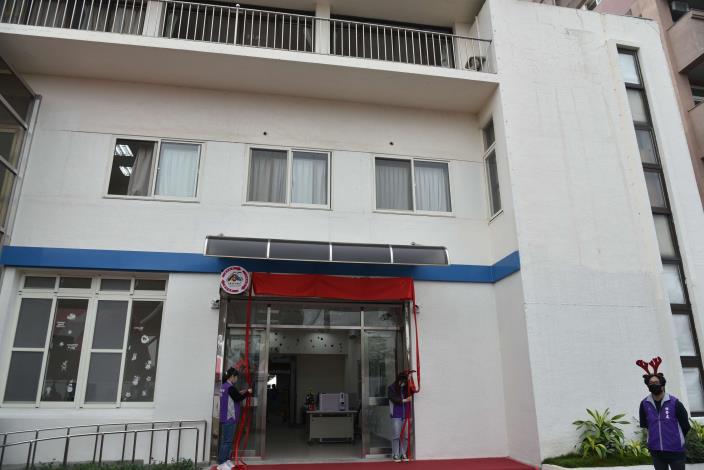 雲林縣政府斗六區社會福利服務中心暨斗六親子館位於府前街，提供親民的社會福利服務。