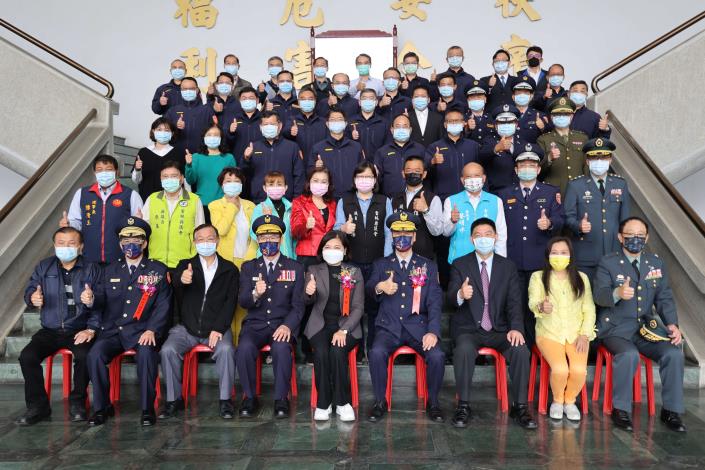 17日雲林縣警察局卸、新任局長交接典禮，多位民代及各界賢達出席與會，典禮隆重