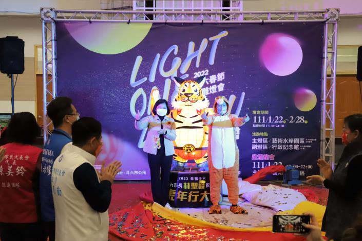斗六市長林聖爵特地打扮成老虎造型為2022斗六燈會宣傳。