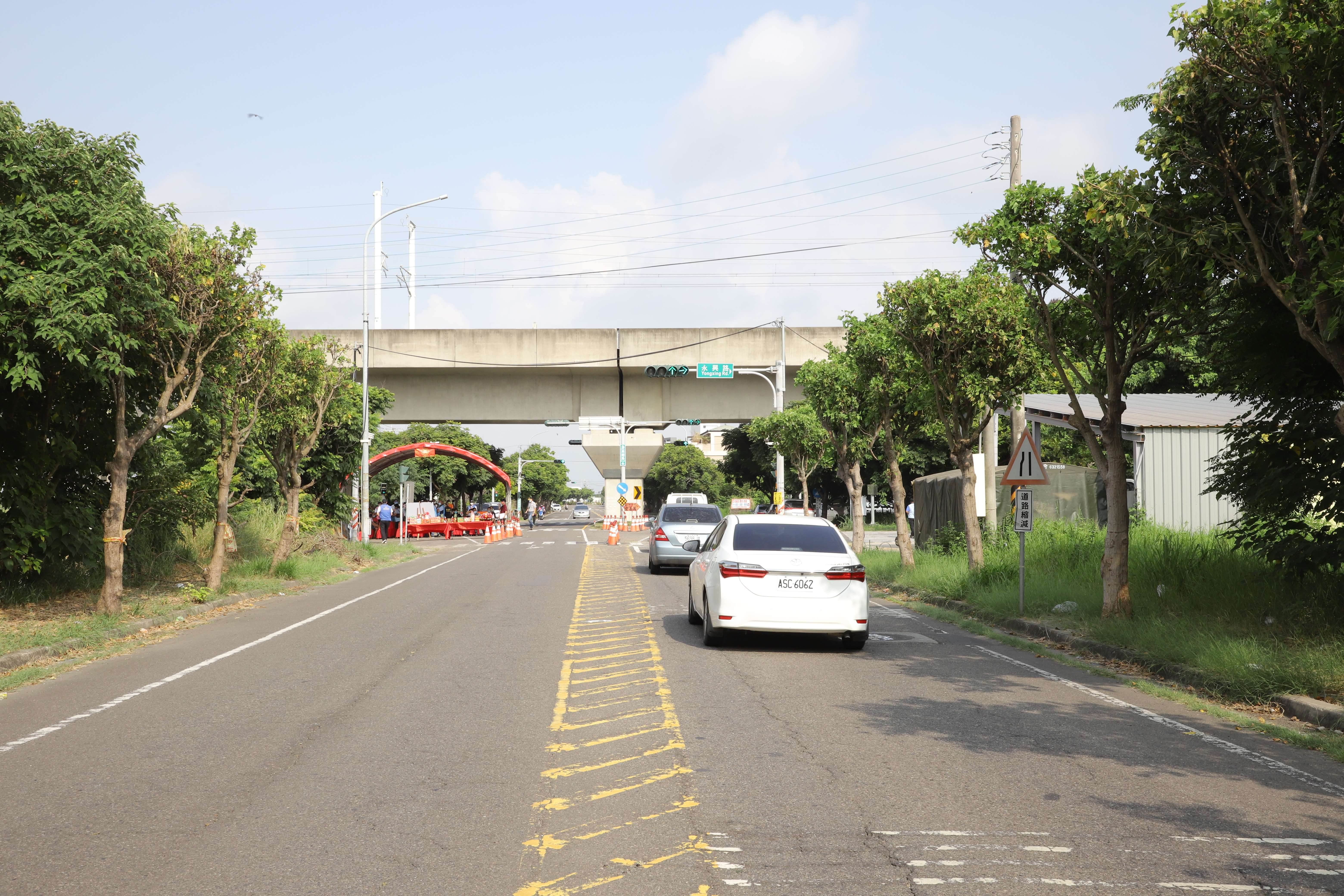 虎興南路部分路段僅有二車道，形成交通限縮瓶頸。