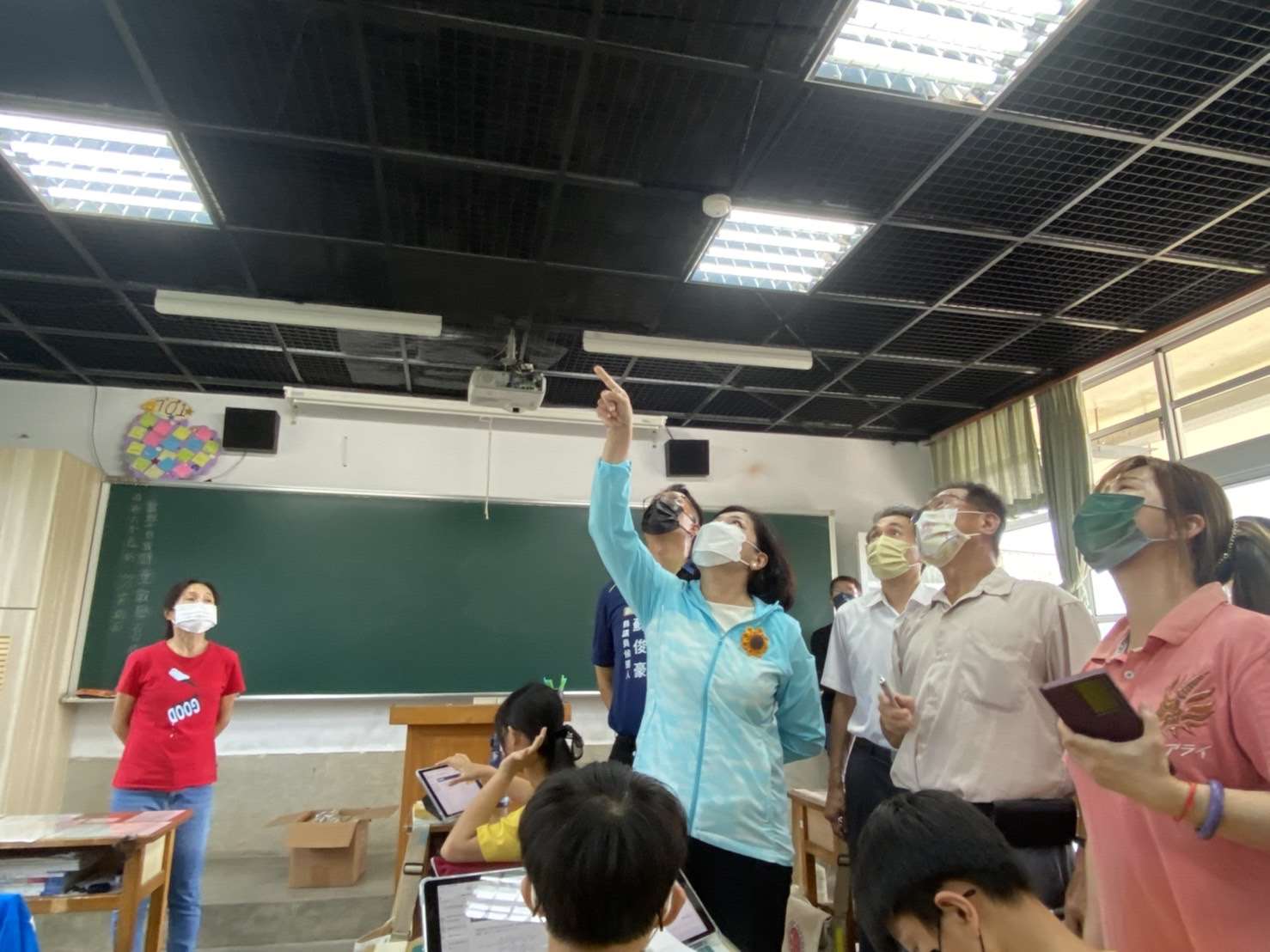 縣長張麗善會勘飛沙國中校舍現況 及了解1億1,862萬4,000元重建校舍經費未來執行規劃