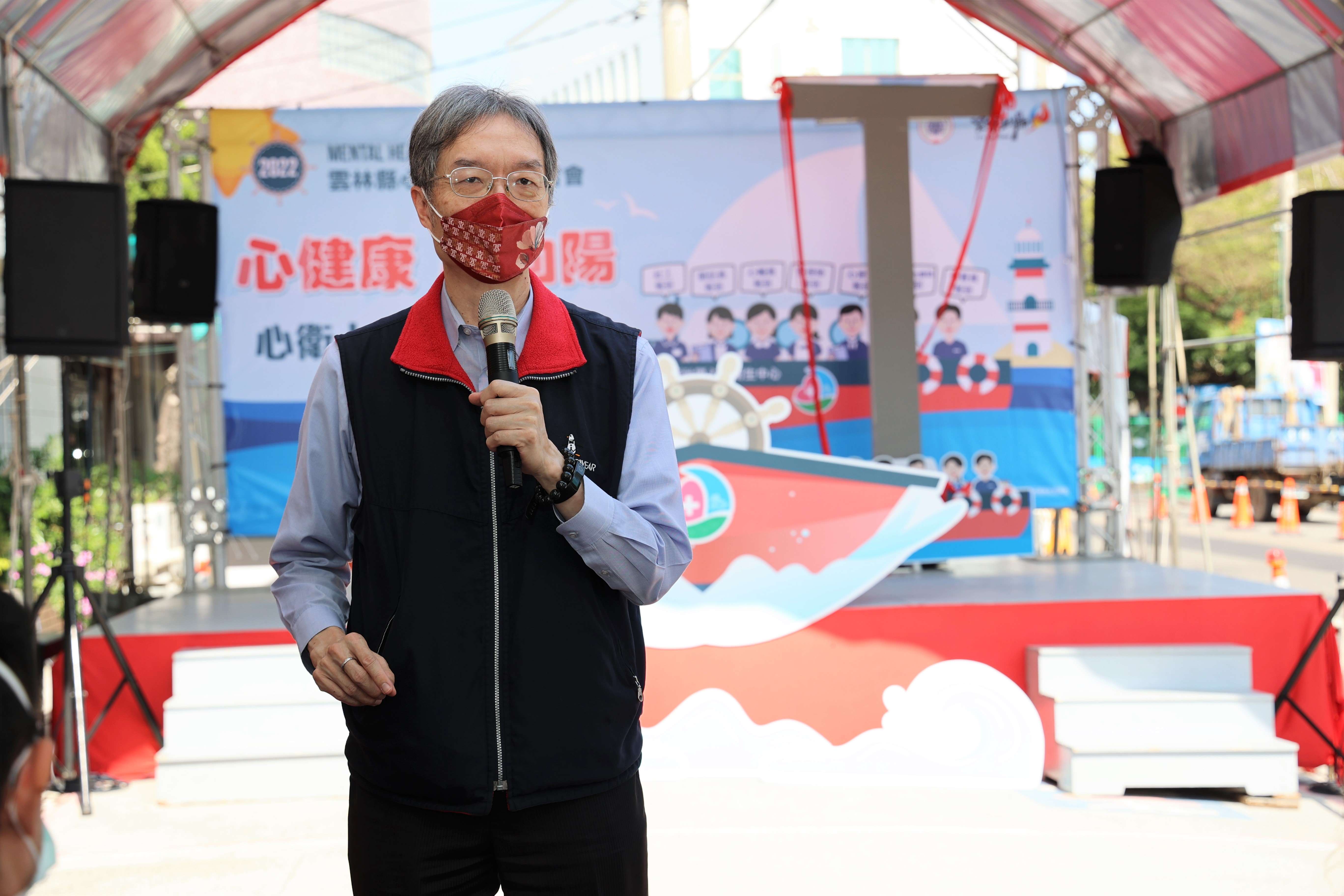 衛福部心理健康司長諶立中指出,近年來疫情影響民眾生活甚鉅,也連帶影響到心理健康的層面,心衛中心就像心理衛生所,協助民眾就近獲得心理健康資源