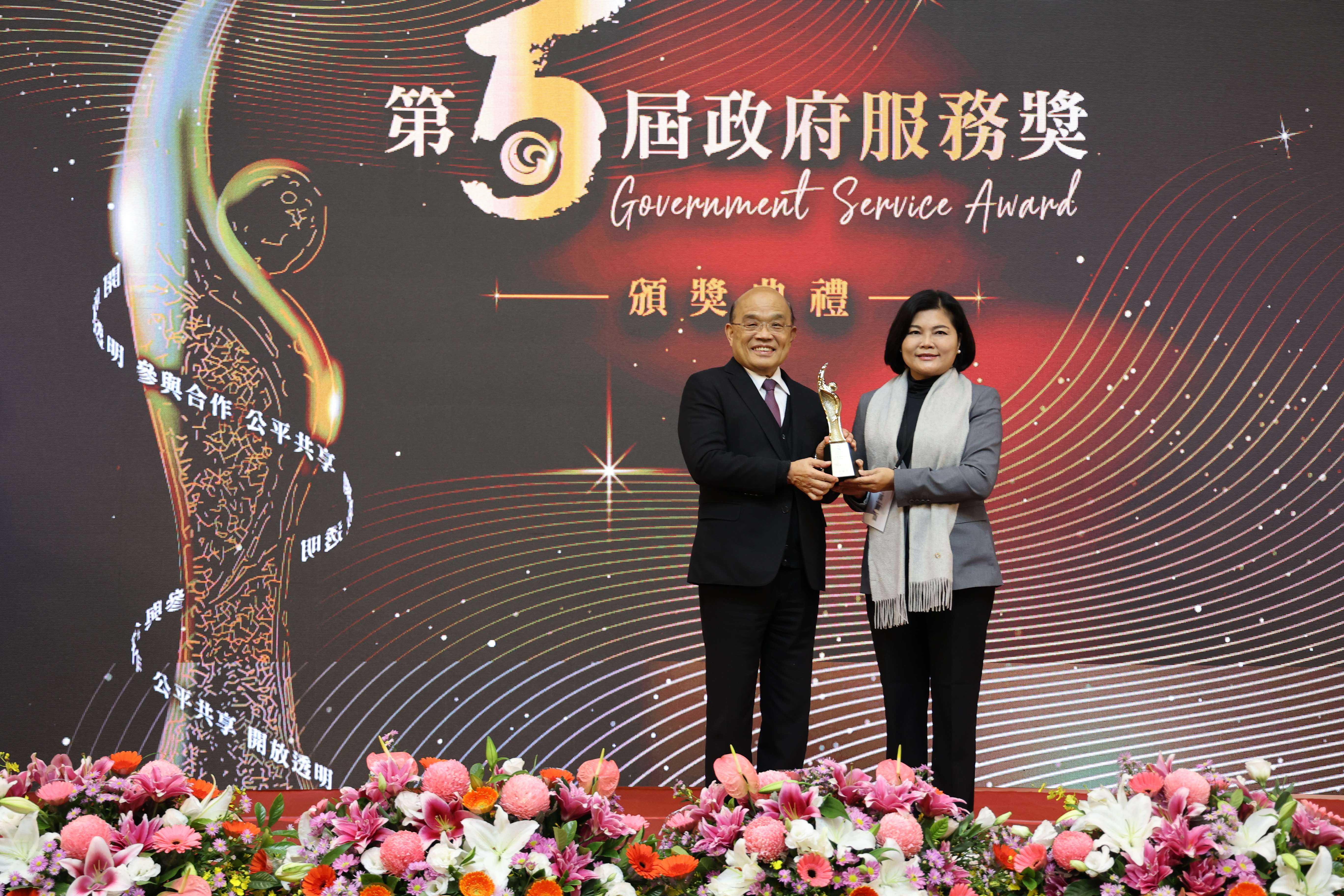 雲林縣榮獲行政院第5屆政府服務獎2獎項，張麗善親自帶隊出席頒獎典禮領獎。