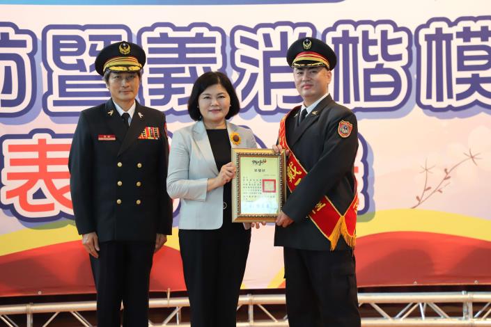 台灣心肌梗塞學會（TAMIS）「金心獎」獲獎人，六合分隊隊員戴至隆榮獲消防楷模
