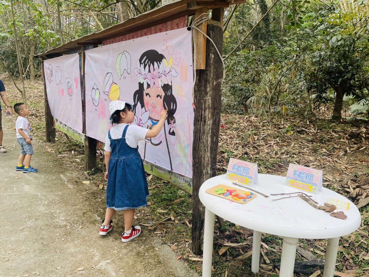 彩繪活動讓大小朋友有更豐富的賞桐體驗。