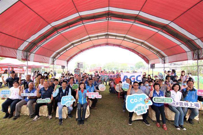 雲林縣環保局今舉辦「前世今生 溪望相伴」淨溪活動，吸引大批民眾參與。